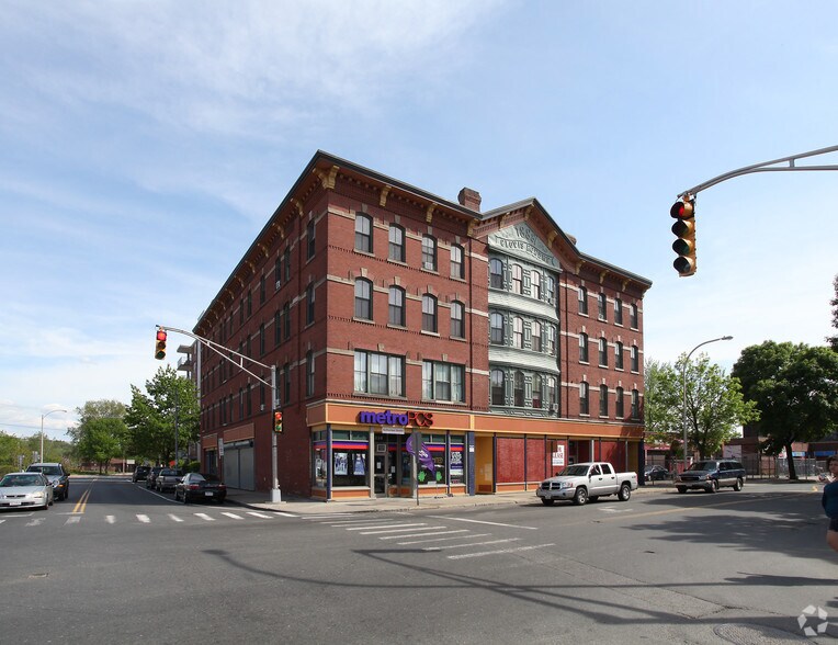 338346 Main St, Holyoke, MA 01040