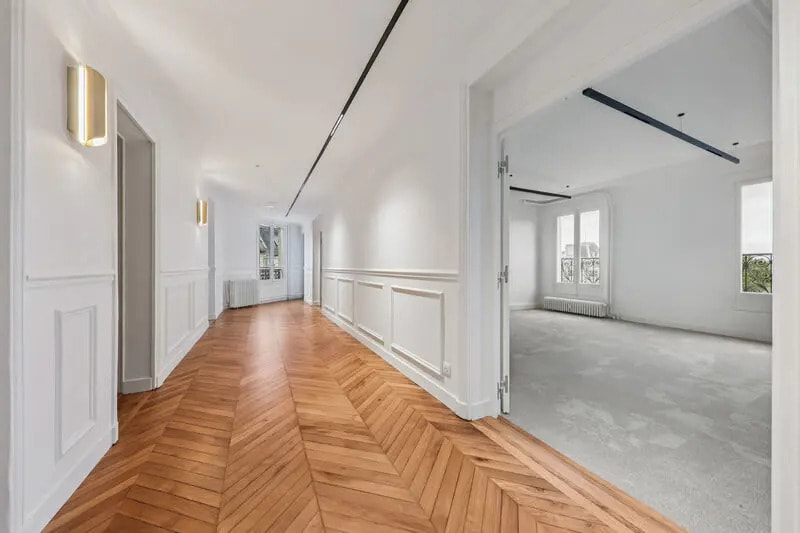 16 Place De La République, Paris for lease - Interior Photo - Image 2 of 52