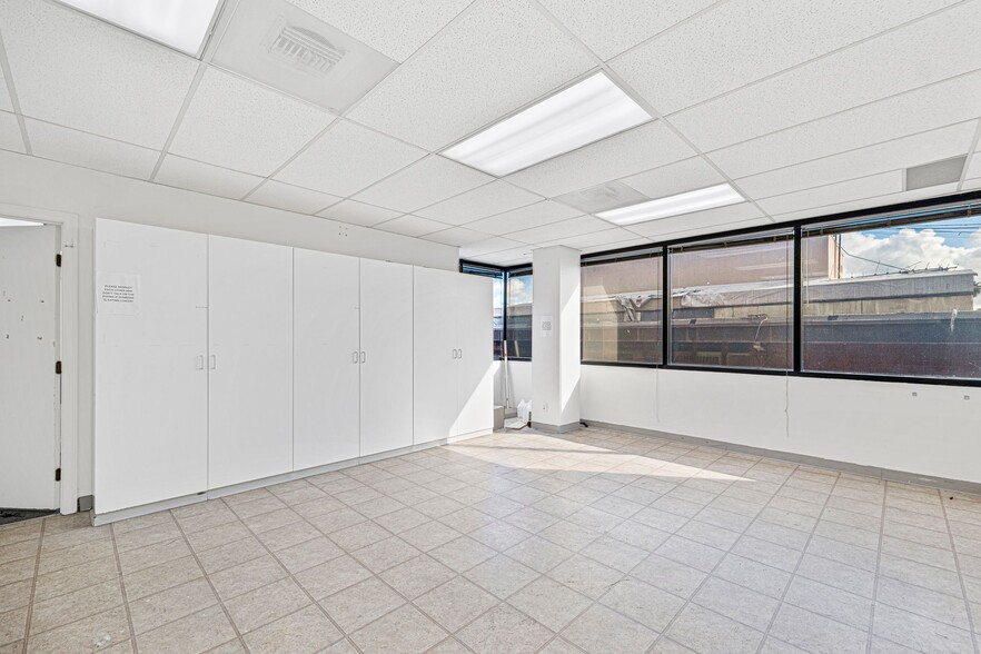 14546 Hamlin St, Van Nuys, CA for lease - Interior Photo - Image 3 of 22