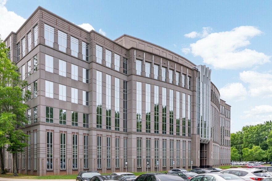 2550 W Tyvola Rd, Charlotte, NC for lease - Primary Photo - Image 1 of 35