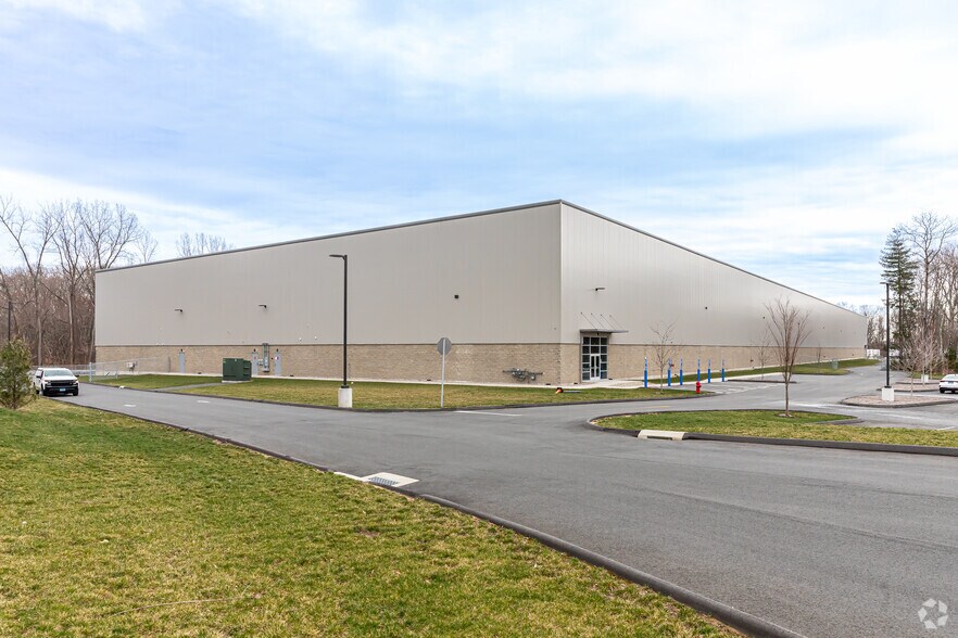 185 W Newberry Rd, Bloomfield, CT for sale - Primary Photo - Image 1 of 1