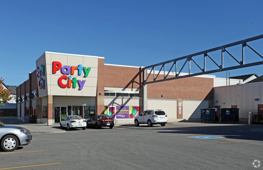 30 Broadleaf Ave, Whitby, ON for sale - Primary Photo - Image 1 of 1