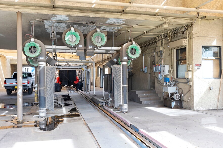 2828 S Country Club Dr, Mesa, AZ for sale - Building Photo - Image 2 of 32