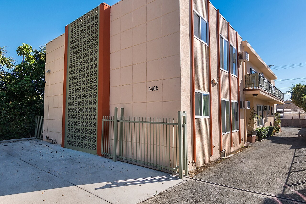 5462 Barton Ave, Los Angeles, CA 90038