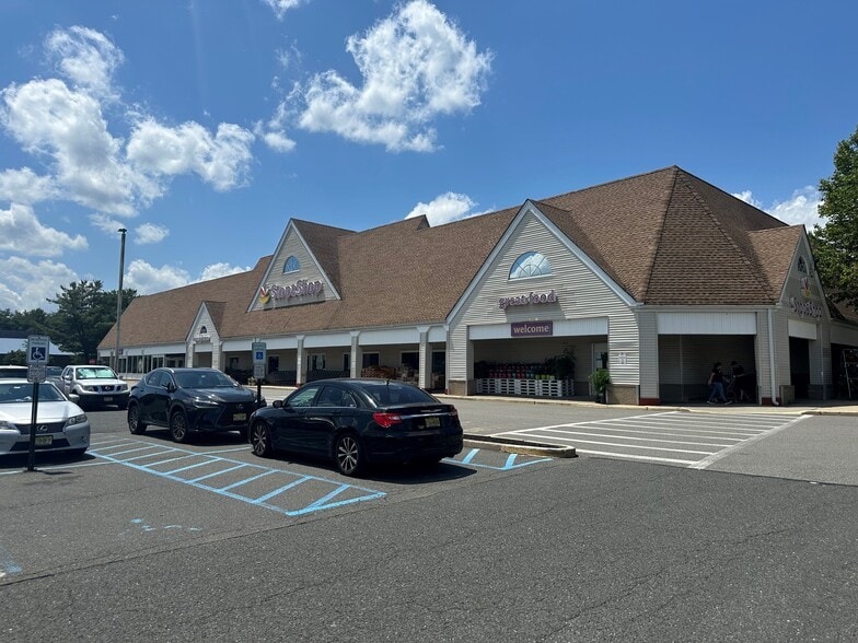 1a Village Center Dr, Freehold, NJ for lease - Building Photo - Image 2 of 19