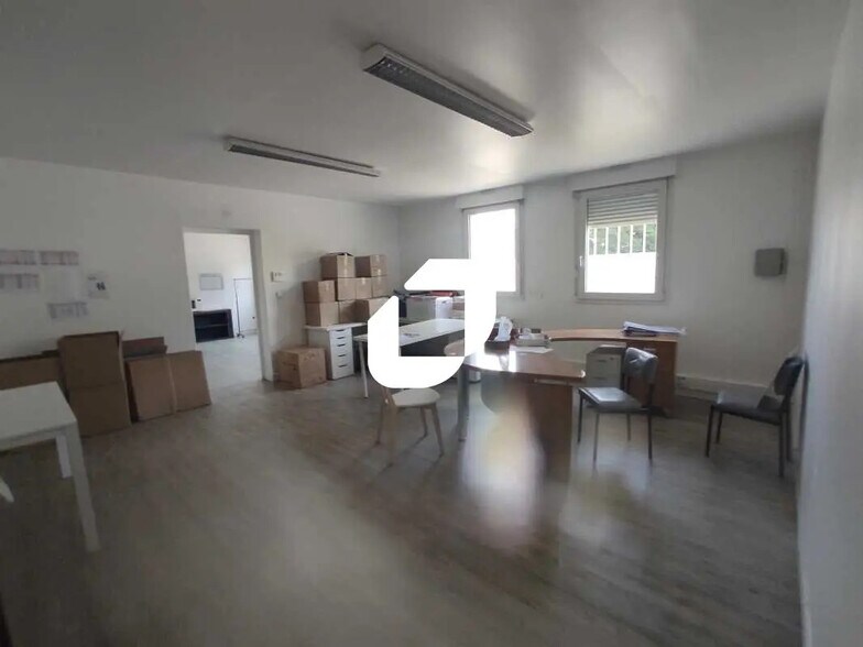 8-10 Rue Henri Dunant, Chevilly-Larue for lease - Building Photo - Image 3 of 17