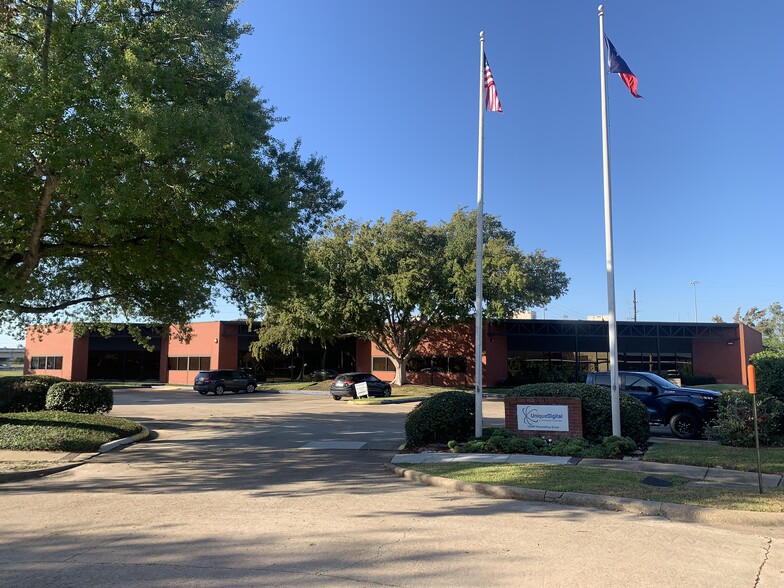 10595 Westoffice Dr, Houston, TX for lease - Building Photo - Image 3 of 19