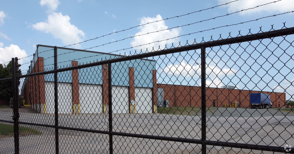 102 E Holly Hill Rd, Thomasville, NC for lease - Building Photo - Image 3 of 19
