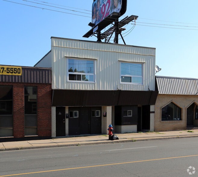 1221-1223 Main St E, Hamilton, ON for sale - Primary Photo - Image 1 of 3