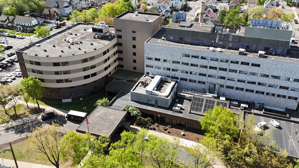 680 Broadway, Paterson, NJ for sale - Building Photo - Image 3 of 40