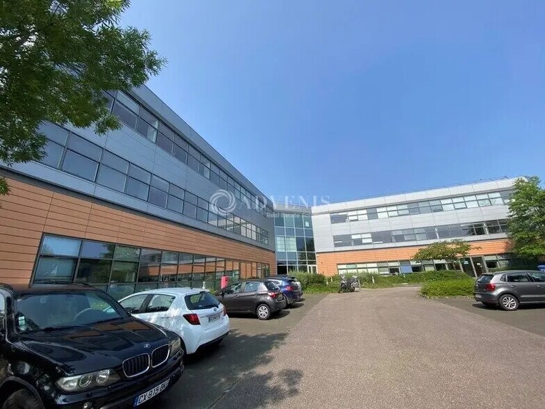 Office in Élancourt for lease - Building Photo - Image 2 of 8