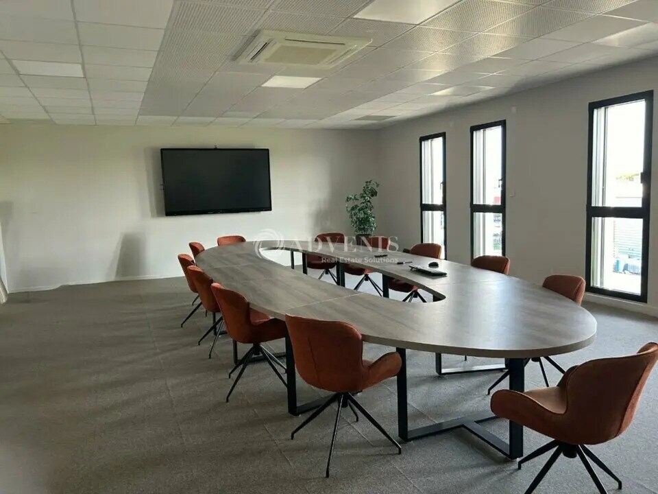 Office in Amboise for lease Interior Photo- Image 1 of 9