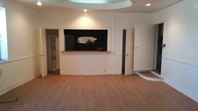 21250 Jamaica Ave, Queens Village, NY for lease Interior Photo- Image 1 of 5