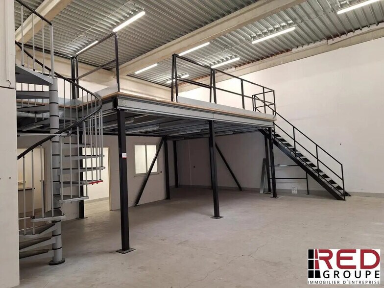 Industrial in Aix-en-Provence for sale - Building Photo - Image 2 of 7