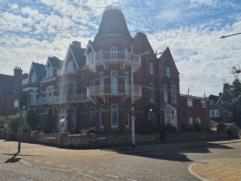 21 Kirkley Cliff Rd, Lowestoft, SFK NR33 0DB Health Care for Sale