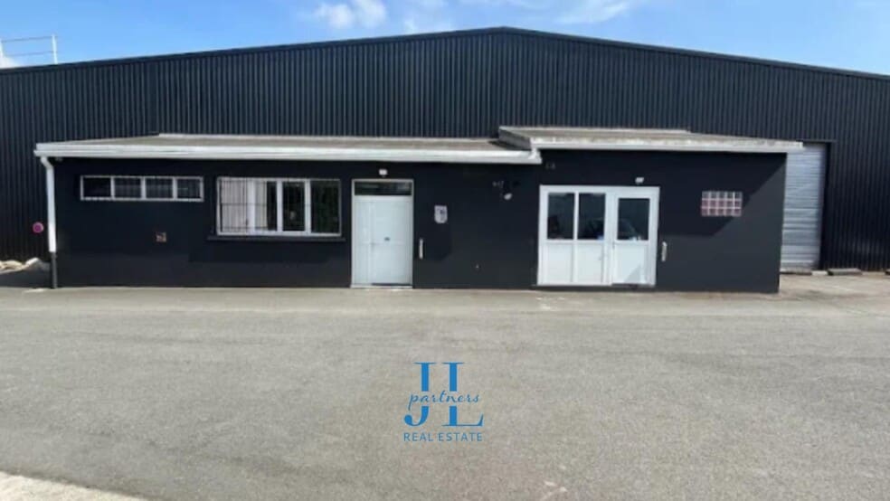 Retail in Pessac for lease - Building Photo - Image 2 of 5