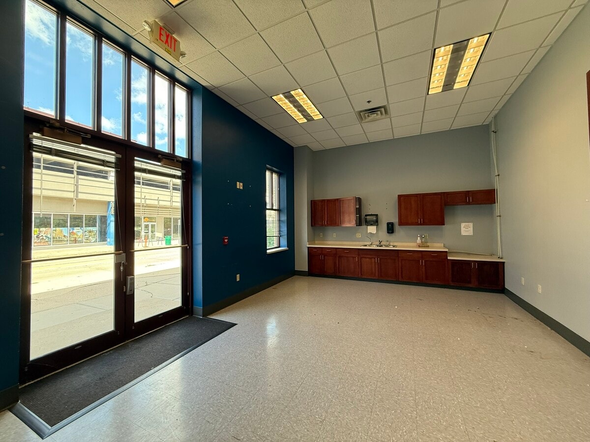 110-301 N Adams St, Green Bay, WI 54301 - Unit 301 -  - Interior Photo - Image 1 of 16