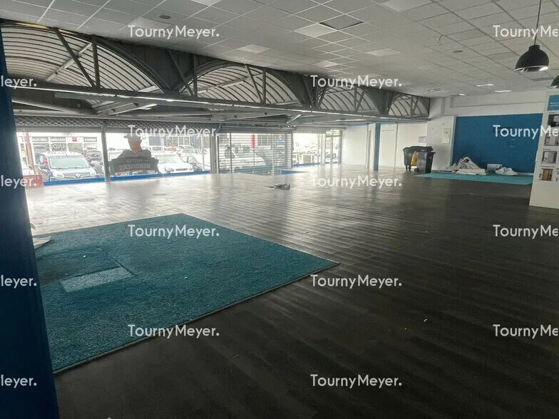 Retail in Anglet for lease - Interior Photo - Image 3 of 5