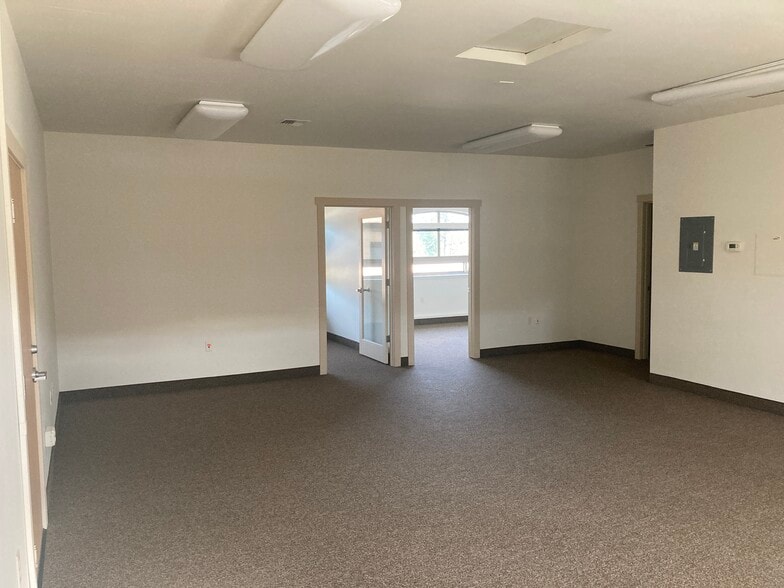 202 Wasco Loop, Hood River, OR for lease - Building Photo - Image 3 of 14