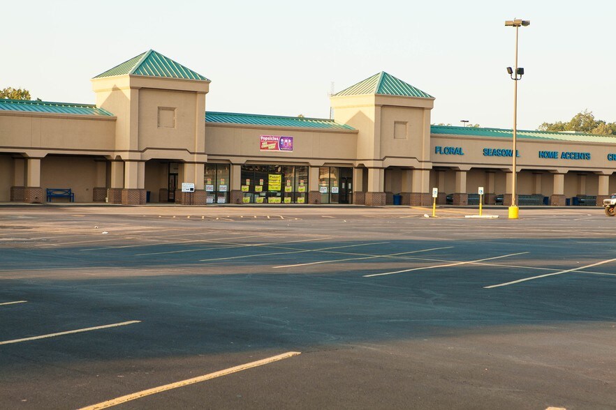 1843-1853 E Highland Dr, Jonesboro, AR for sale - Building Photo - Image 1 of 1