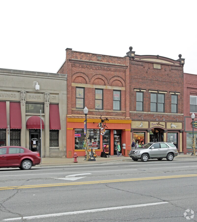 5 N Washington St, Oxford, MI, 48371 Retail Space For Lease