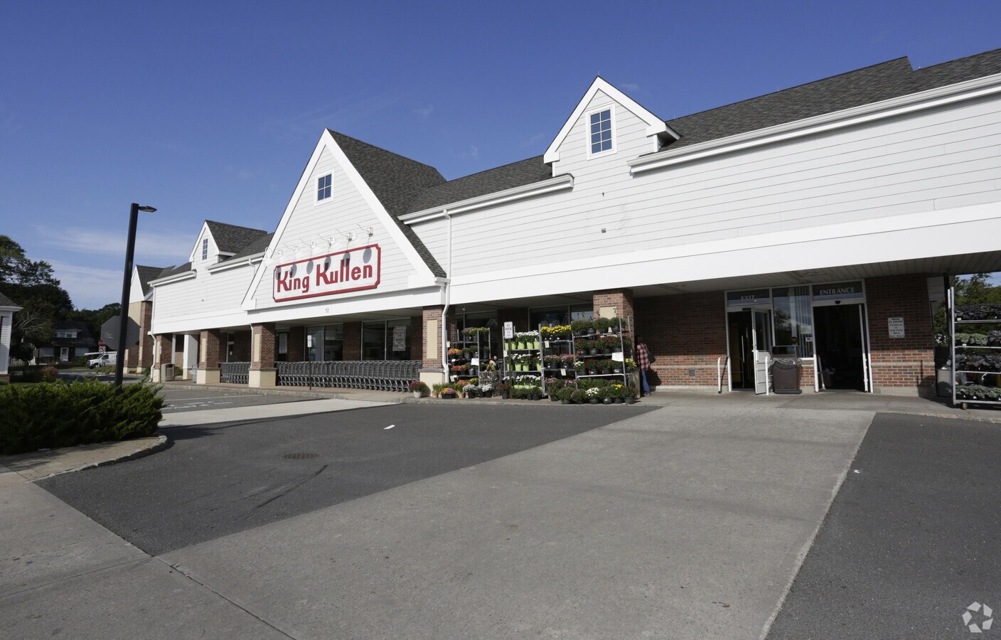 52 E Montauk Hwy, Hampton Bays, NY 11946 Retail for Lease