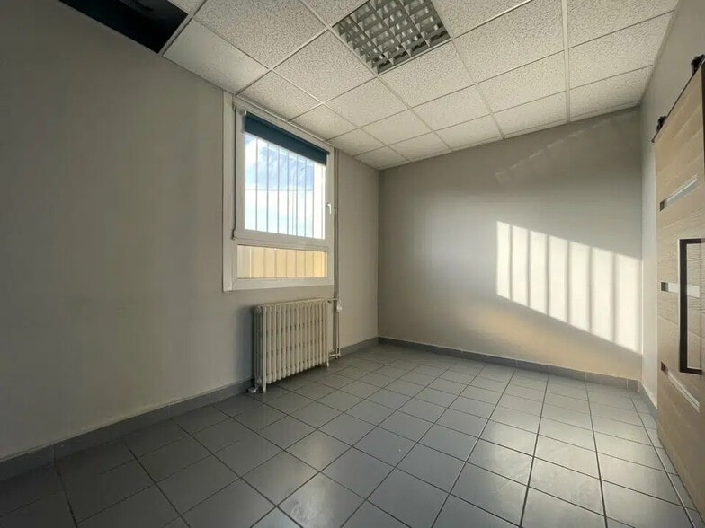Office in Le Havre for lease - Interior Photo - Image 3 of 6