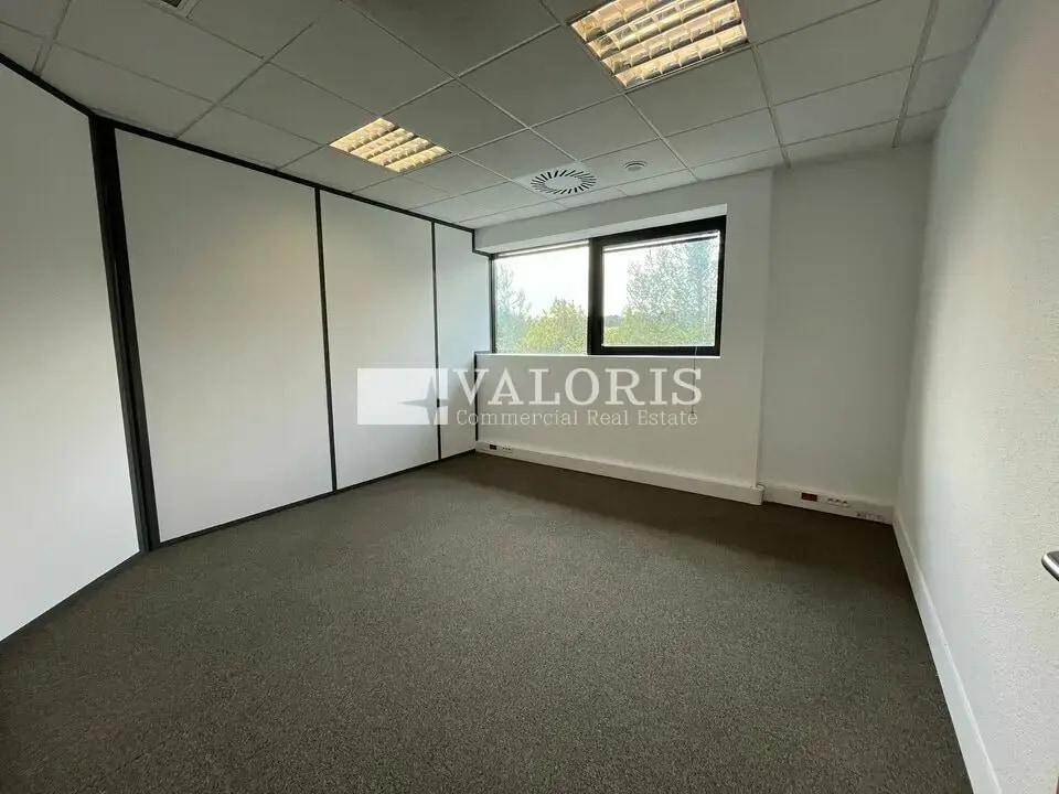Office in Aix-en-Provence for lease Interior Photo- Image 1 of 6