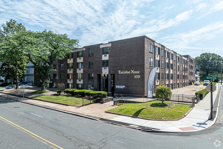 1021 Asylum Ave, Hartford, CT for sale - Primary Photo - Image 1 of 15
