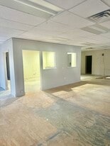 400-422 N Kennedy Dr, Bradley IL - Pub