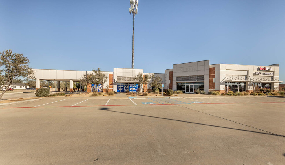 4200-4300 19th St, Lubbock, TX for lease - Building Photo - Image 1 of 16