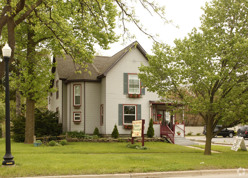 422 E Grand River Ave, Howell, MI for sale - Primary Photo - Image 1 of 1