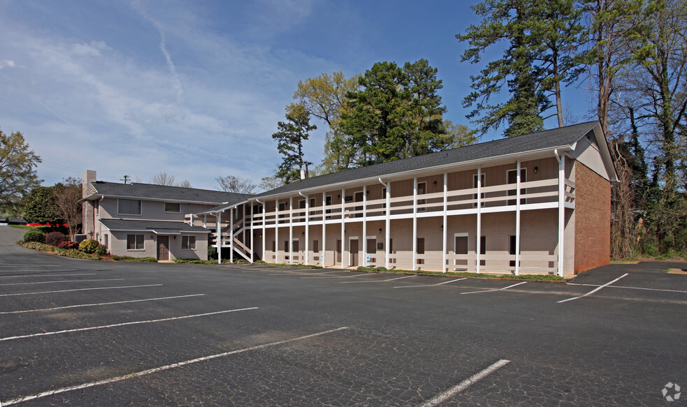 5232 Albemarle Rd, Charlotte, NC for lease - Building Photo - Image 2 of 7