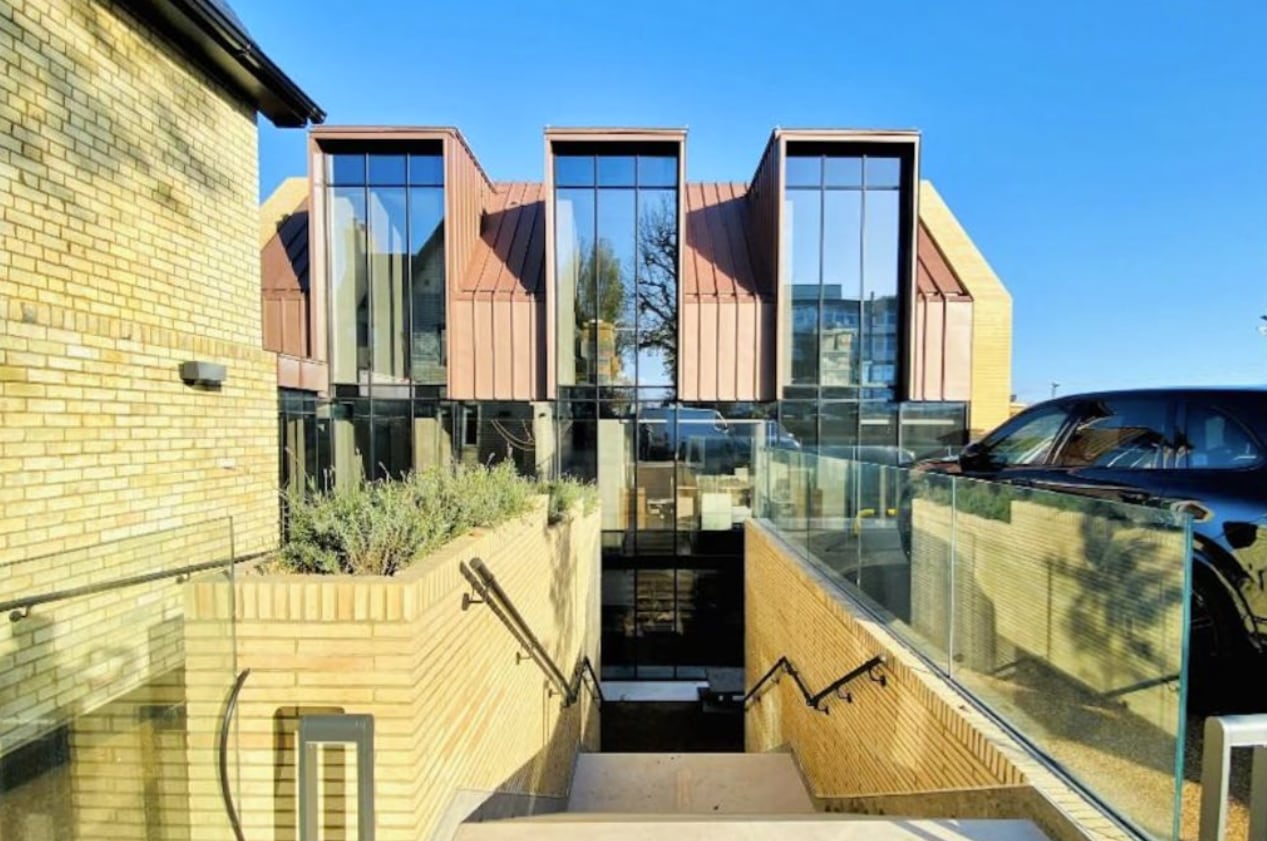 120 Cockfosters Rd, Barnet for lease Building Photo- Image 1 of 4