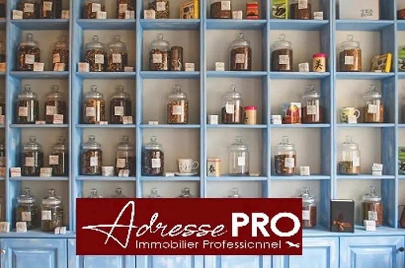 Retail in La Rochelle for lease - Interior Photo - Image 1 of 3