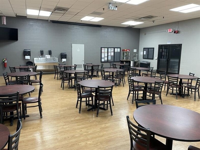 5752 Industrial Park Rd, Winona, MN for lease - Interior Photo - Image 3 of 17