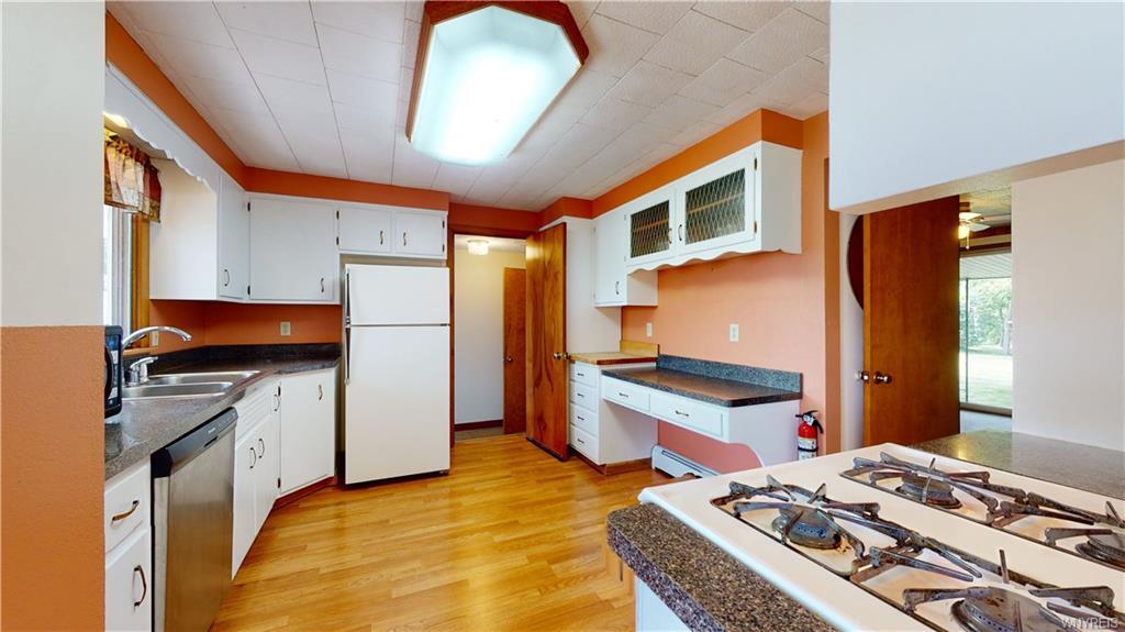 2305 Lockport Rd, Sanborn, NY 14132