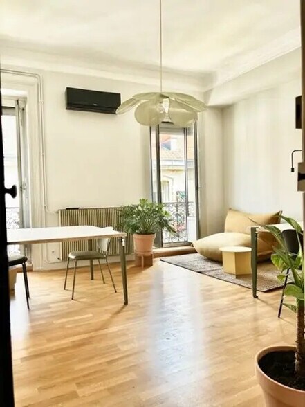 Retail in Montpellier for lease - Interior Photo - Image 1 of 7