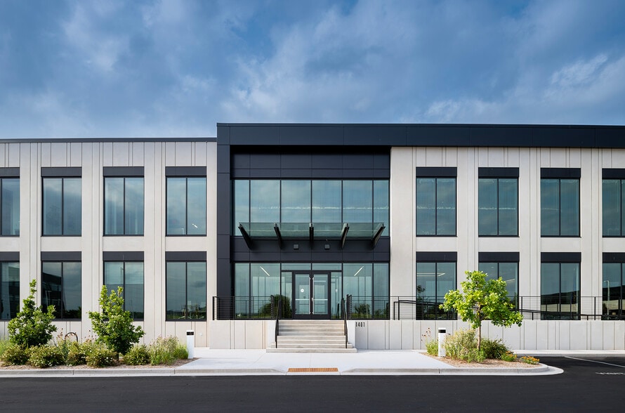 1401 Discovery Pky, Milwaukee, WI for lease - Building Photo - Image 2 of 31