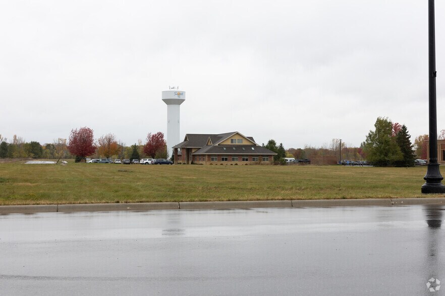 1904 Campus Loop, Saint Cloud, MN for sale - Primary Photo - Image 1 of 1