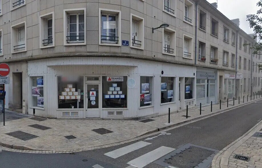 Retail in Orléans for lease - Building Photo - Image 1 of 1