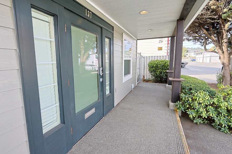 137 Hall Ave, Coos Bay, OR for sale - Building Photo - Image 2 of 48