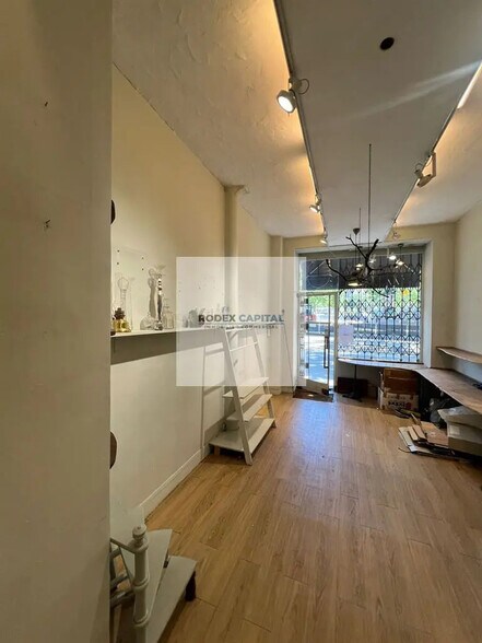 Retail in Paris for lease - Building Photo - Image 2 of 7