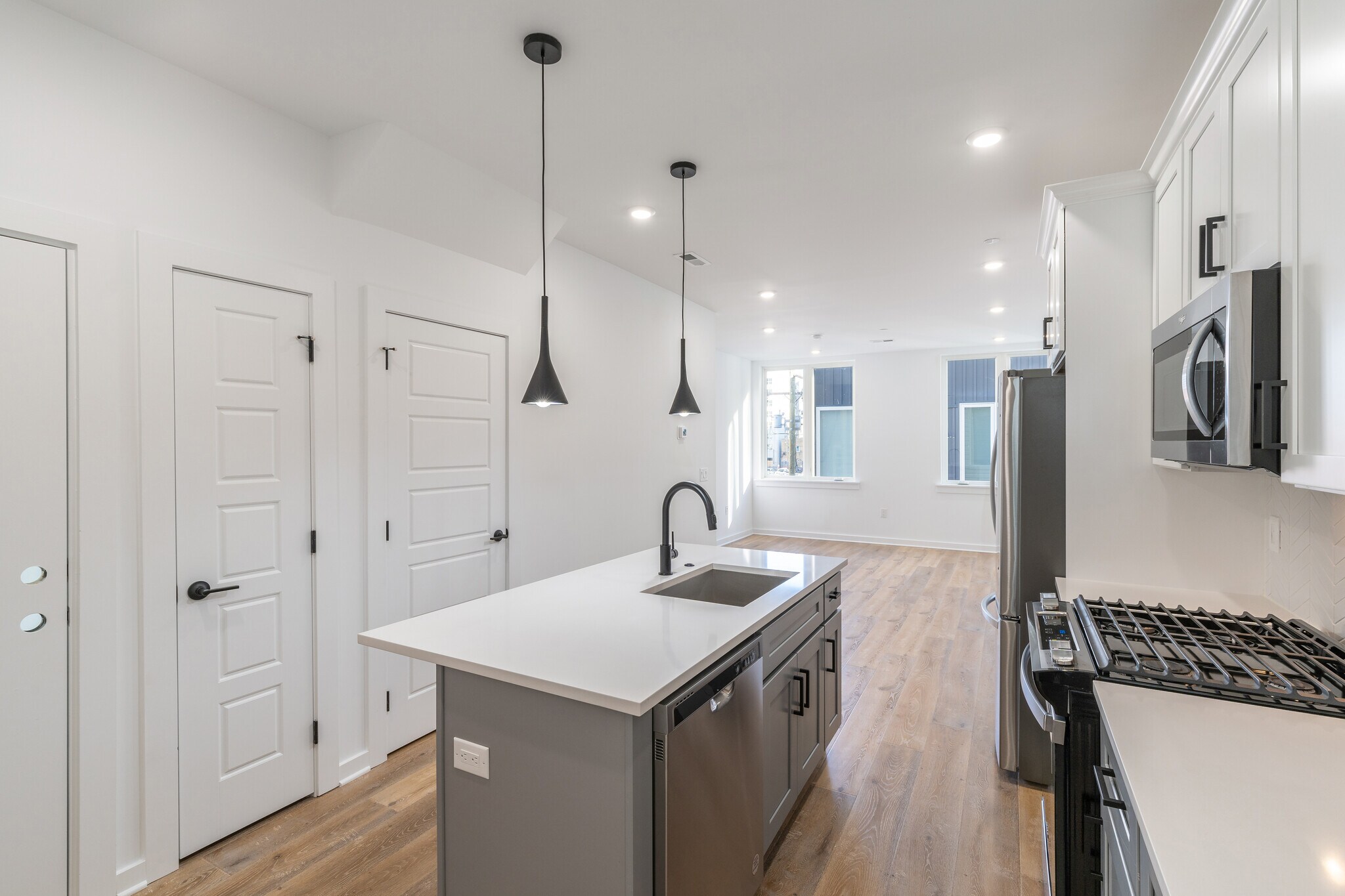 1327 Buttonwood St, Philadelphia, PA for sale Primary Photo- Image 1 of 1