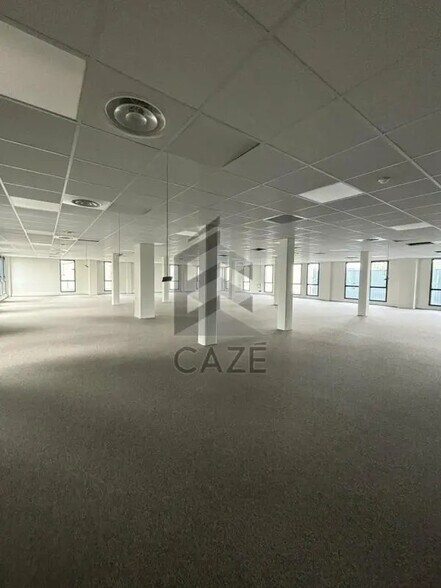 Office in Pessac for lease - Interior Photo - Image 2 of 5