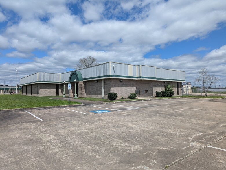 6095 College St, Beaumont, TX for sale - Building Photo - Image 2 of 52