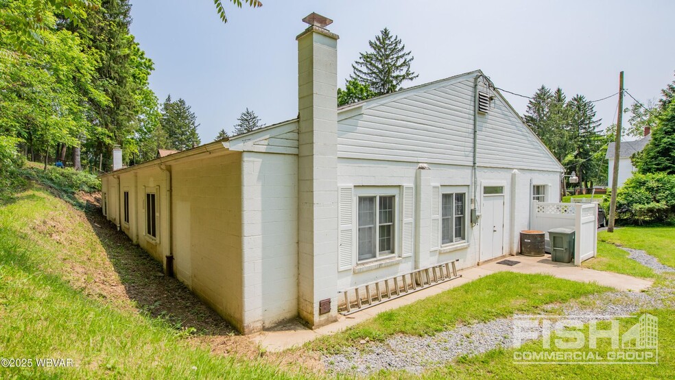 994 Vallamont Dr, Williamsport, PA for sale - Building Photo - Image 3 of 11