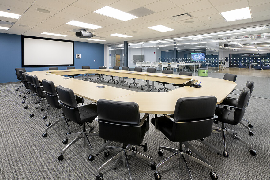 28500 Clemens Rd, Westlake, OH for lease - Interior Photo - Image 1 of 18