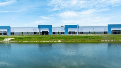302 Parktowne Blvd, Edgewater, FL for lease Interior Photo- Image 2 of 4