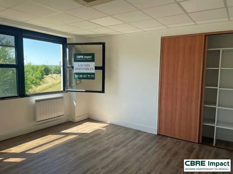 Office in Reims for lease - Building Photo - Image 3 of 8